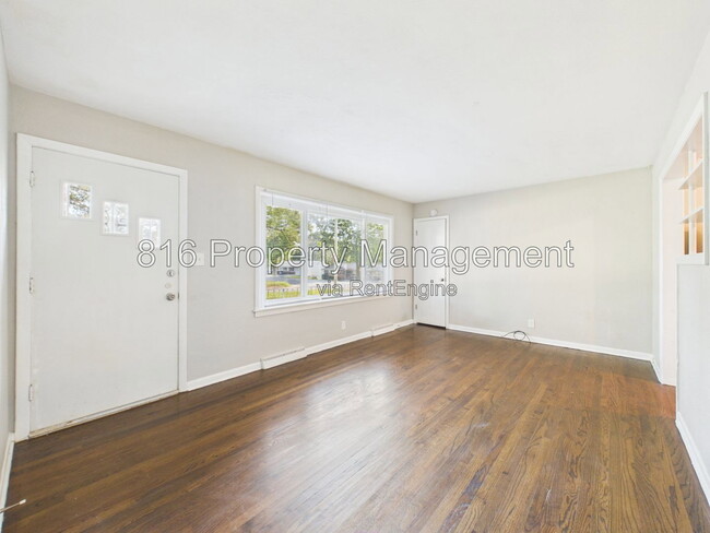 Photo - 8250 Webster Ave
