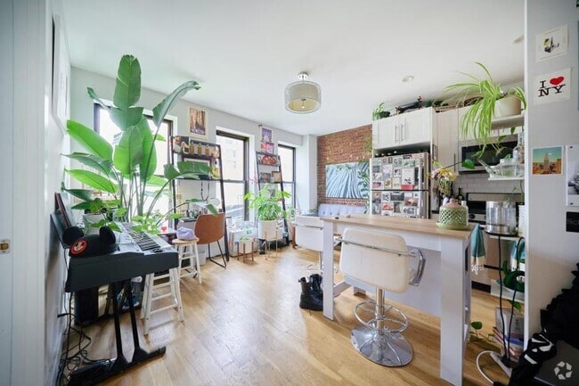 Building Photo - 2 bedroom in New York NY 10036 Unit 4C Rental