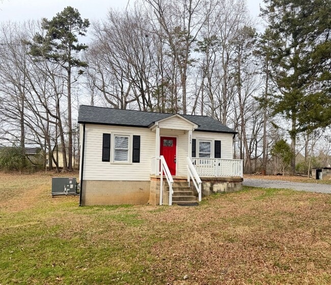 Building Photo - Charming Updated Home Minutes from Downtown Kannapolis