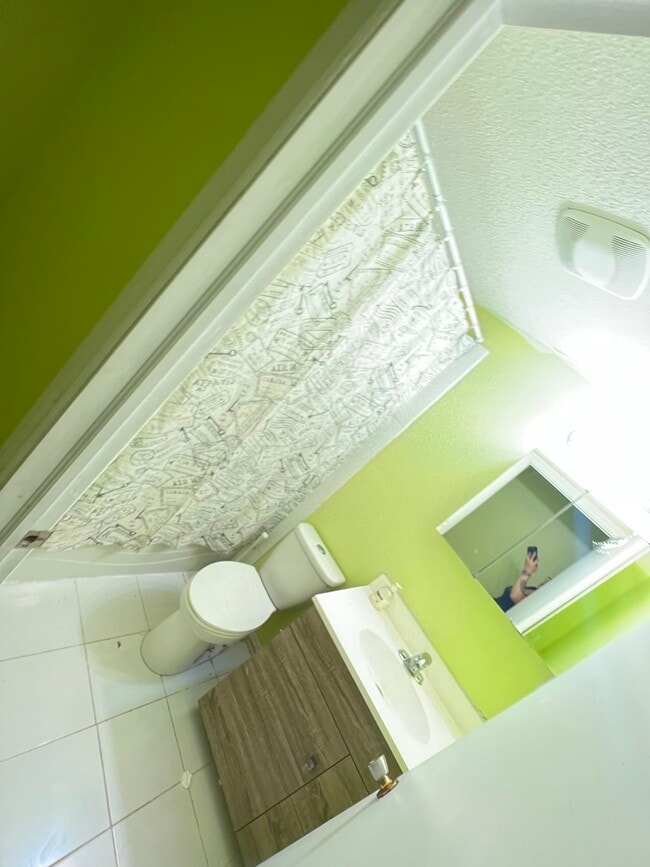 Photo - 613 Windross Cres NW