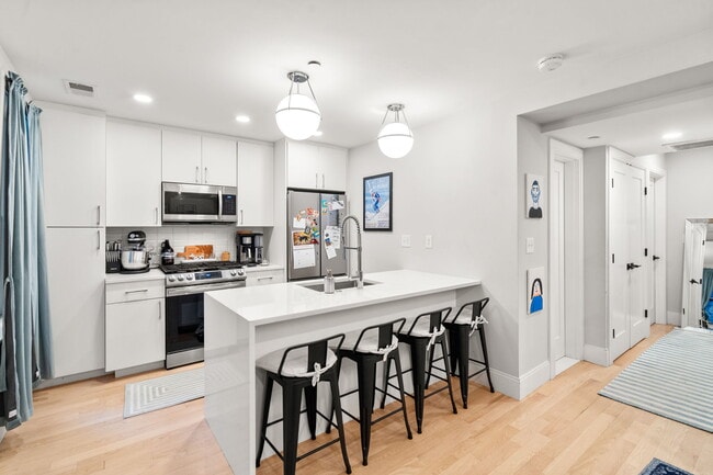 Building Photo - 10 Lamson Ct Unit 2