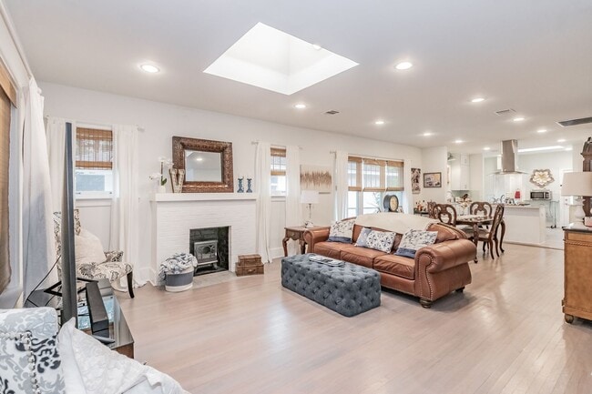 Photo - PRETTY, UPDATED AND CHARMING ARLINGTON HEI...