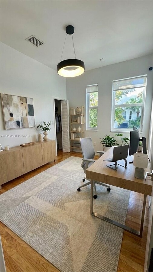 Photo - 3063 Center St