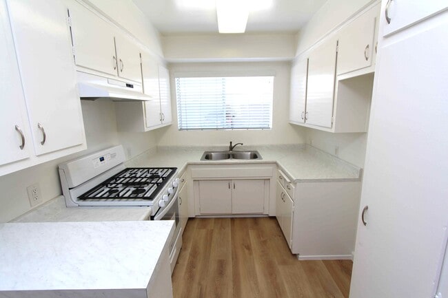 Photo - 18405 Valerio St Unit 3