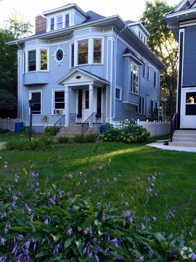 Building Photo - 2208 Girard Avenue South Unit 2 Rental