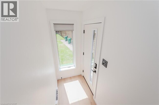 Photo - 63 Union St E Unité 3