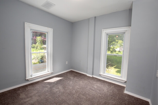 Photo - 399 S Division St