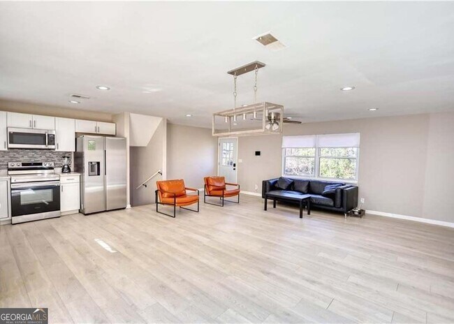 Photo - 115 Holly Brook Rd SW