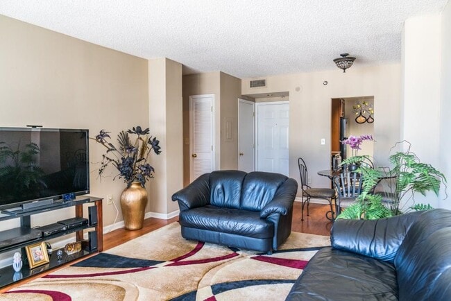 Photo - 1280 W Peachtree St NW Unit 2013