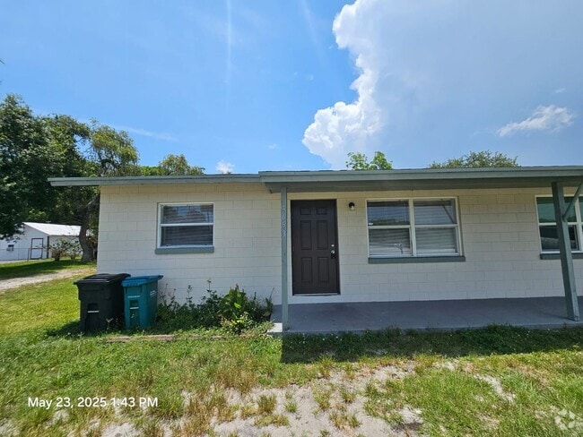 Building Photo - Charming 2-bedroom, 1-bath residence featu... Rental