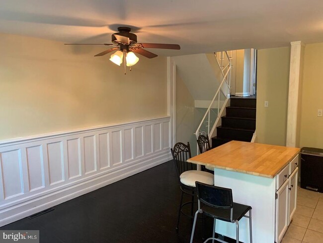 Photo - 881 Wedgewood Dr