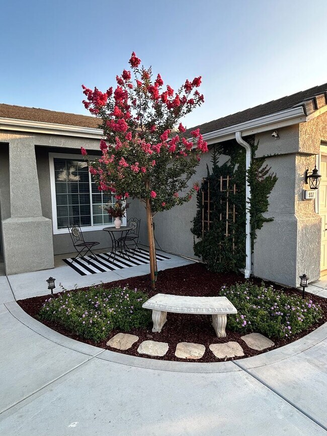 Photo - Charming 3 bedroom 2 bathroom home located...