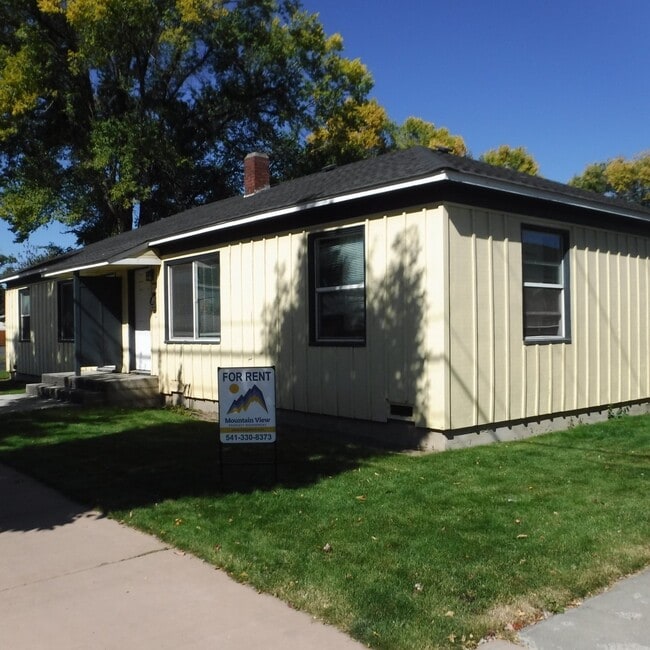 Building Photo - g735 Unit 735