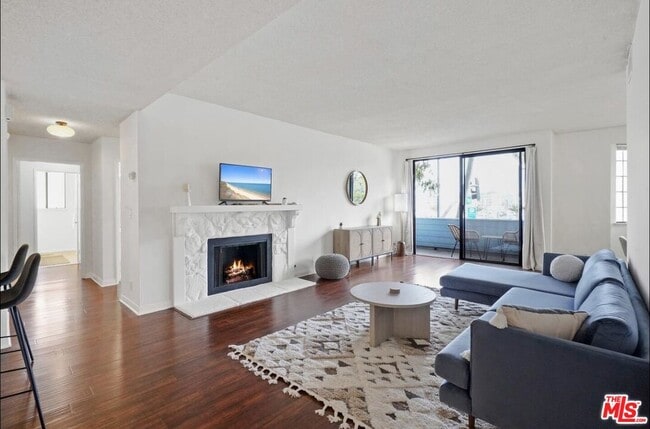 Building Photo - 310 Tahiti Way Unit 201