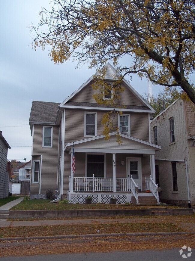 Building Photo - 1257 Jackson St Unit 2 Rental