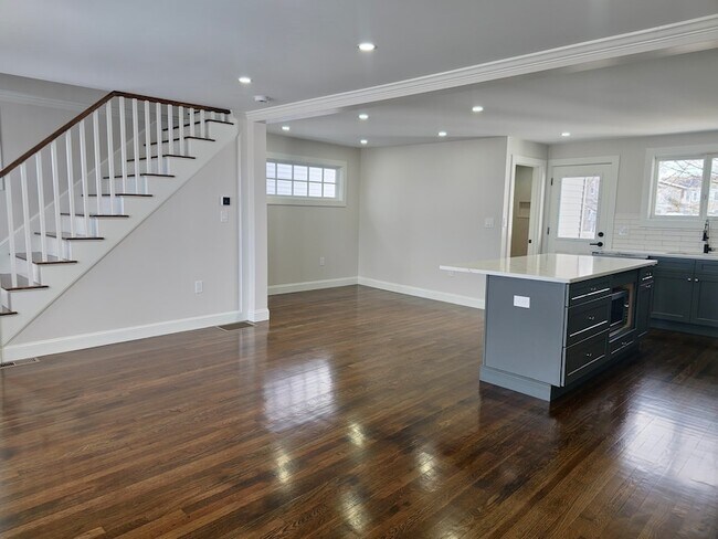 571 Quincy Shore Dr