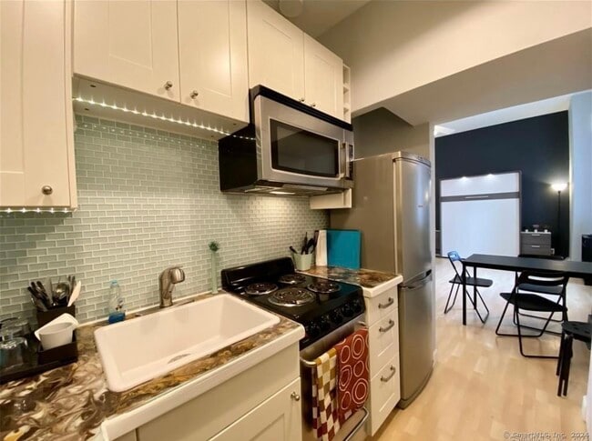 Building Photo - 124 Court St Unit 605 Rental