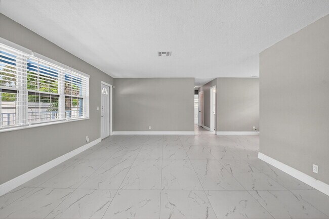 Photo - 601 SW 5th Ave