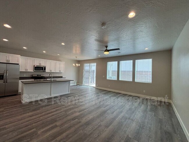 Photo - 867 S 4380 W