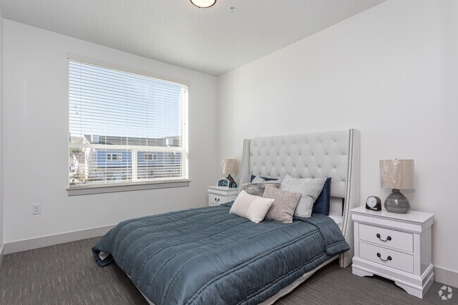 2BR, 2BA - 1,034SF