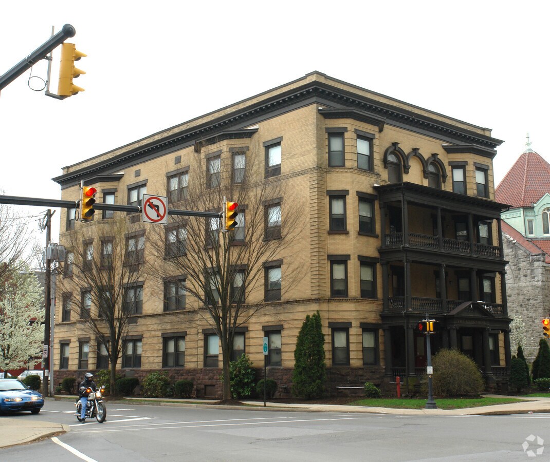 The Berkshire - The Berkshire Apartments