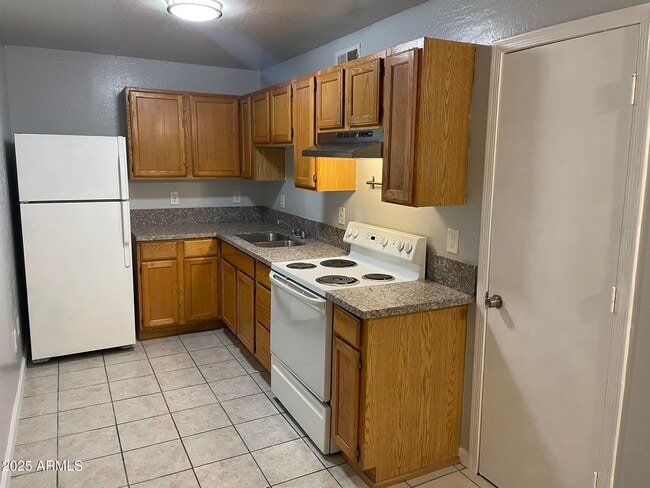 Building Photo - 602 E Townley Ave Unit 305