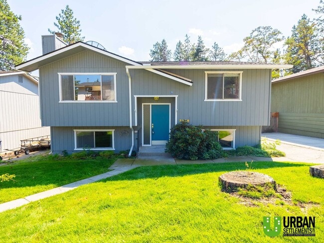 Building Photo - 4 bedroom 2 bath room house for rent in So...