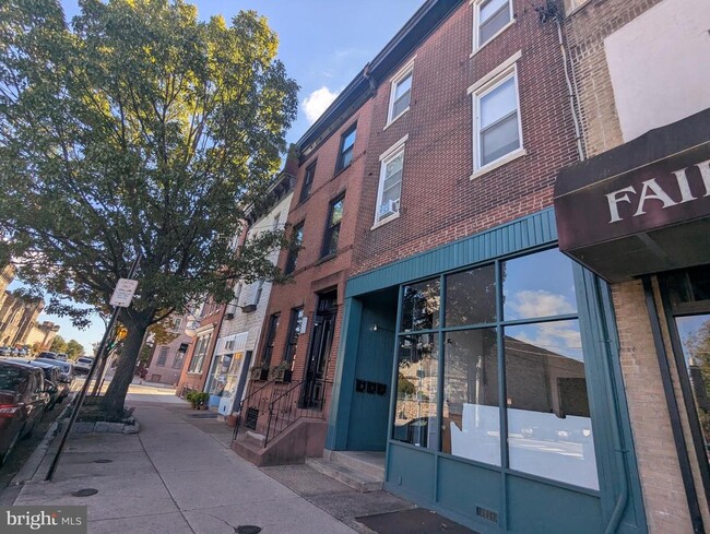 Building Photo - 2206 Fairmount Ave Unit 3