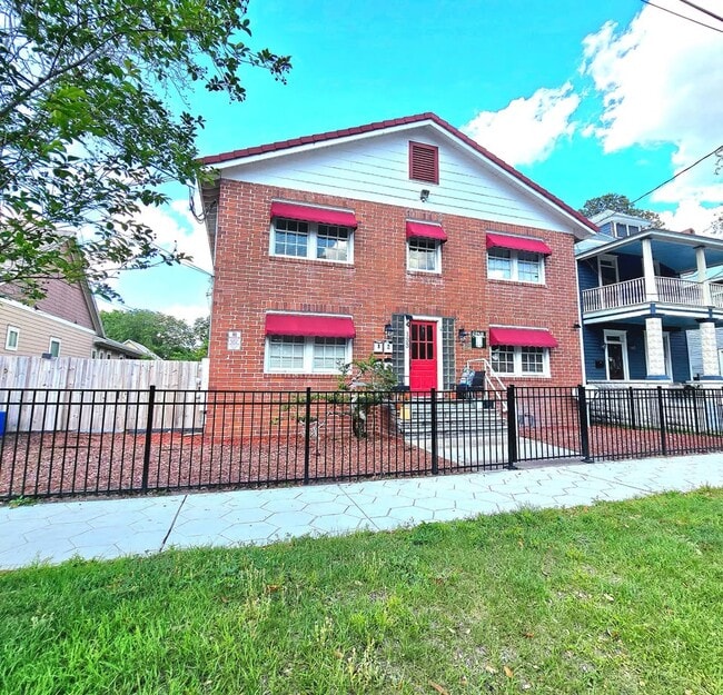 Photo - 133 E 4th St Unidad #3