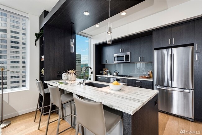 Building Photo - 1321 Seneca St Unit 1003