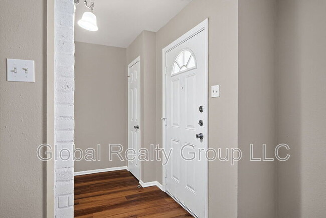Photo - 103 Brettonwood Dr