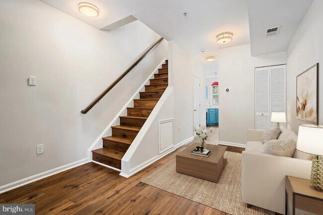 Photo - 424 Oakdale Pl NW