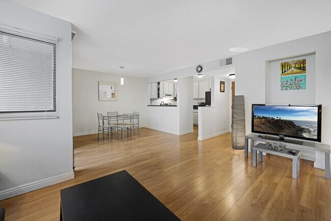 Photo - 435 Virgil Ave Unit 102