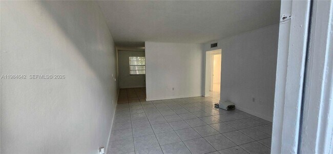 Photo - 111 NW 152nd St Unidad 13