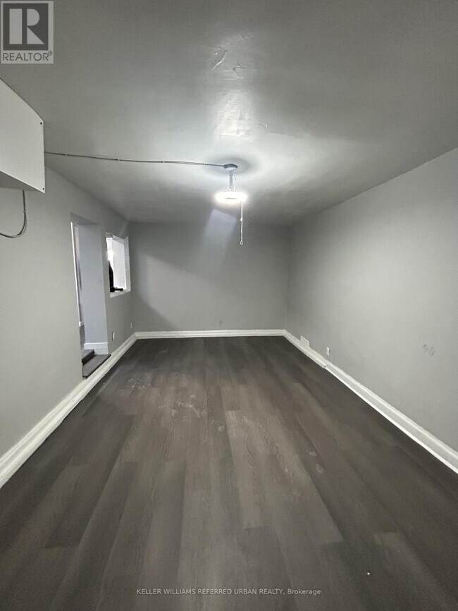 Photo - 10140 Yonge St