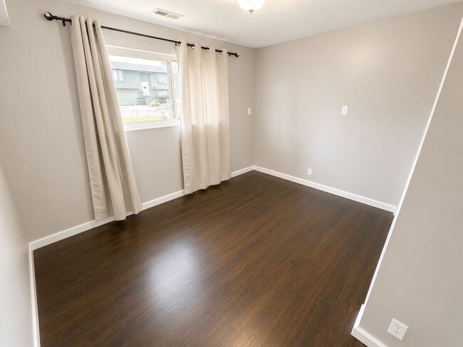 Photo - Amazing 4 bedroom 2 bathroom multi kitchen home a must see!!