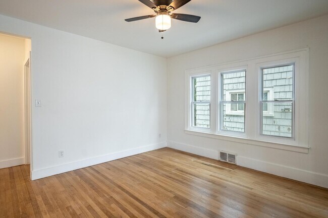 Photo - 4373 Balfour Rd