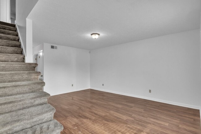 Photo - 1110 N Montgomery St Unidad 2