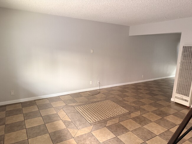 Building Photo - 1610 W 168th St Unit D