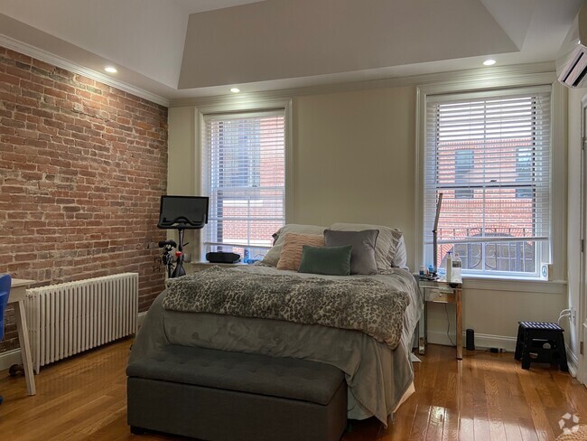 Building Photo - 50 Temple St Unit 7 Rental