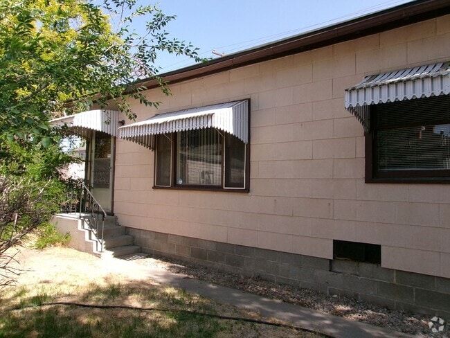 Building Photo - Newly Remodeled 2 Bedroom 1 Bath Home in S...