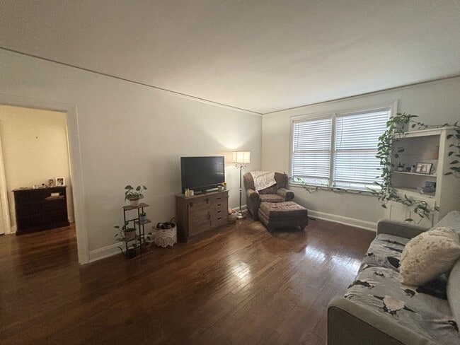 Photo - 1 Bedrom 1 Bath at Heathwood Court