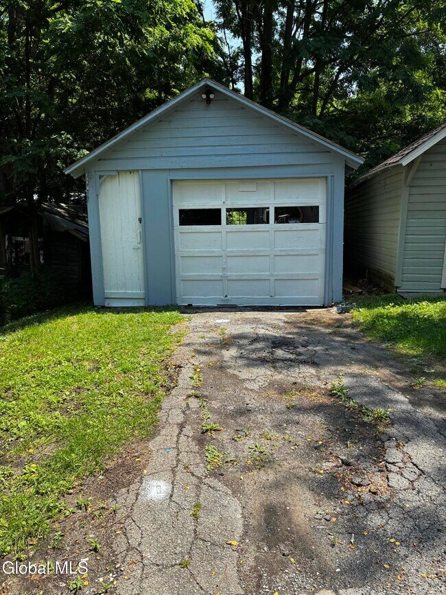 Photo - 44 S Perry St