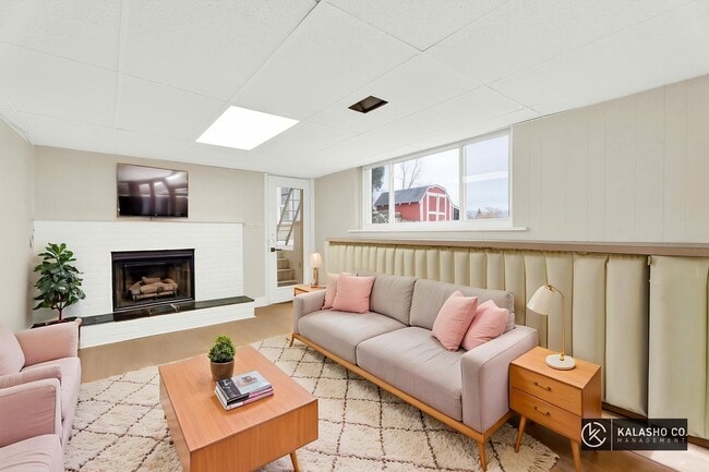 Photo - 3BD | 3BTH - NEWLY RENOVATED - ON SYLVAN LAKE