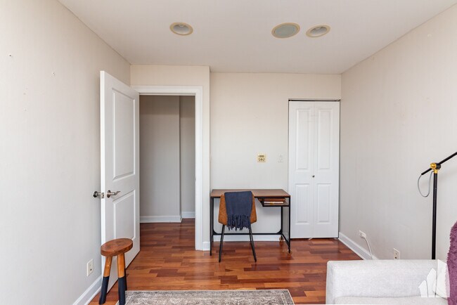 Photo - 3900 N Pine Grove Ave Unit 802