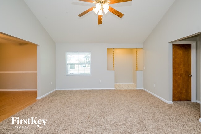 Photo - 2416 Timbercreek Loop W