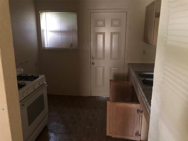 Photo - 4223 Rockingham St