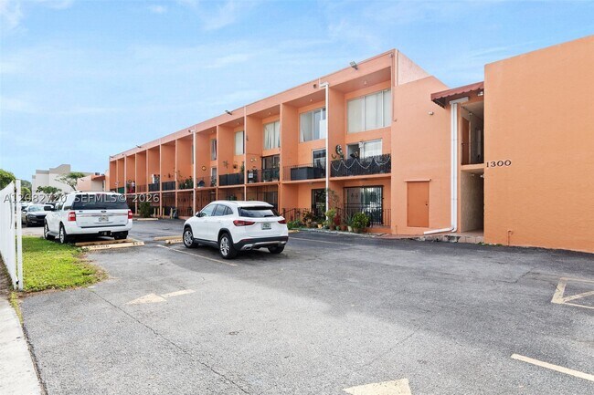 1300 W 47th Pl Unidad 223