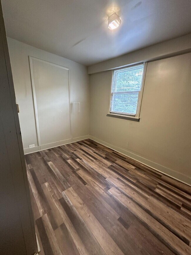2 Bed 1 Bath very close to UWEC available June 1st.