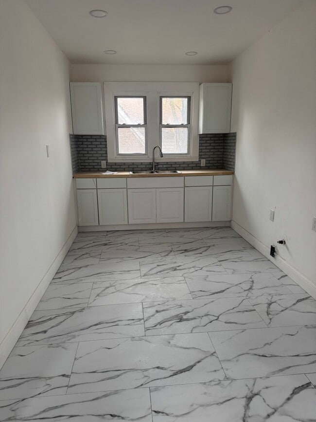 Photo - 13944 Winthrop St Unit Upper